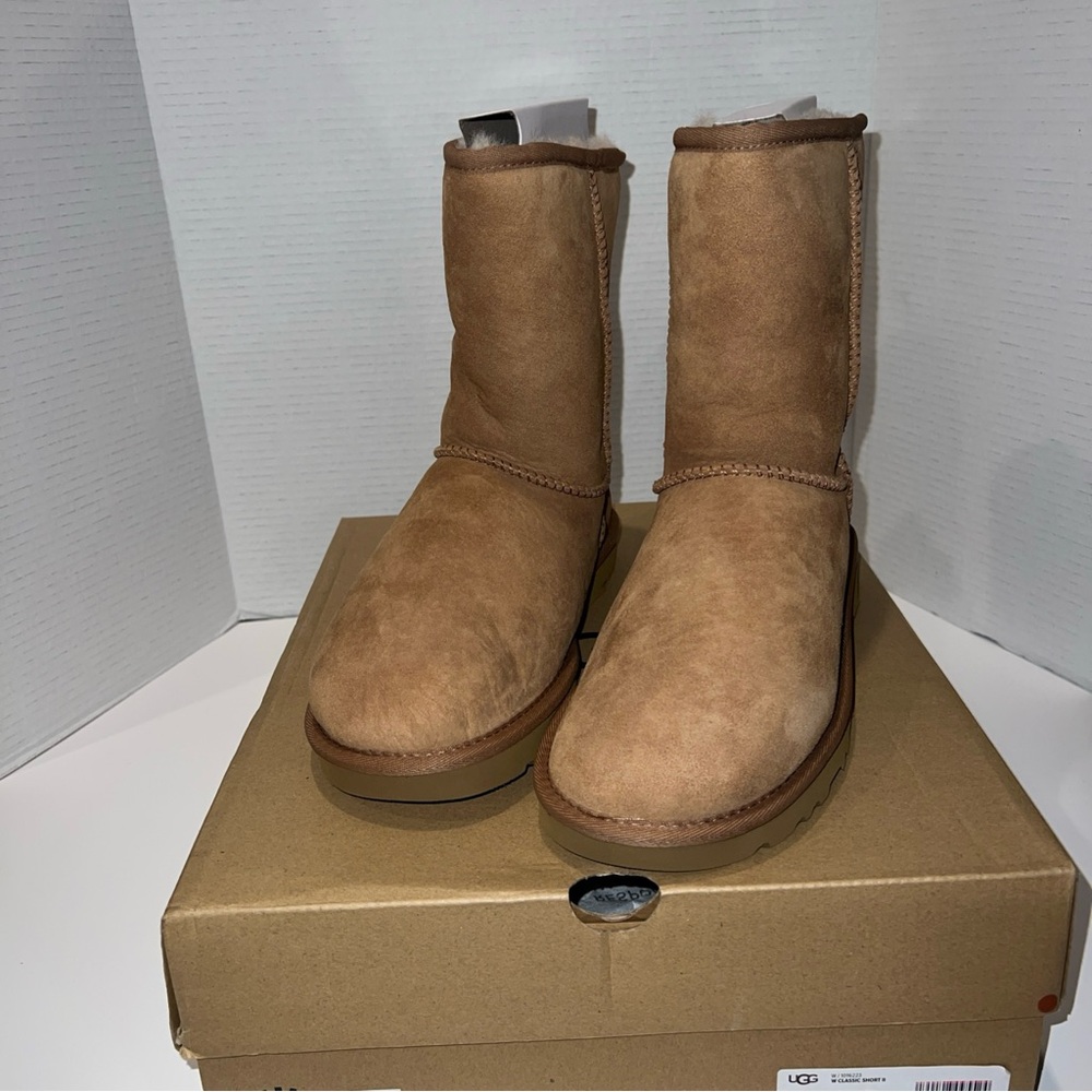 UGG Classic Short Boots in Chestnut